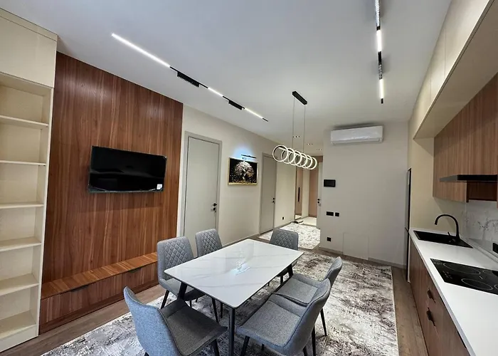 Warm Apartments On Mileticova Street